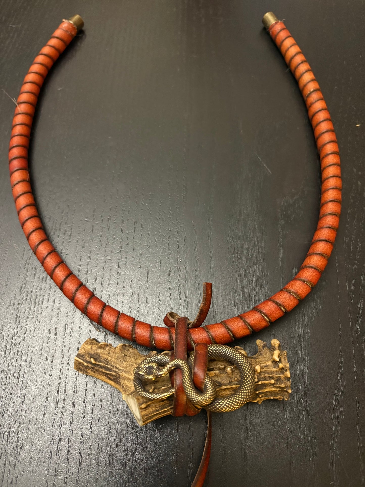 Bőr choker nyaklánc aganccsal